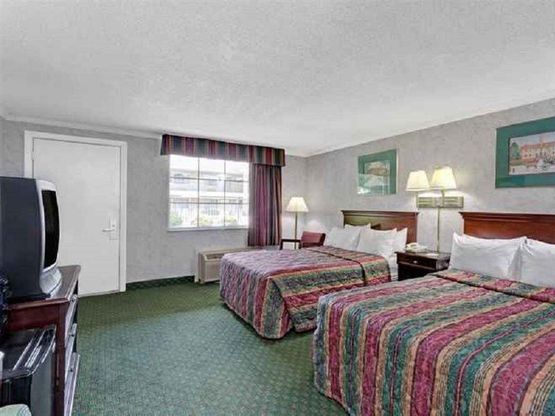 Days Inn Williamsburg Colonial Area Exterior photo