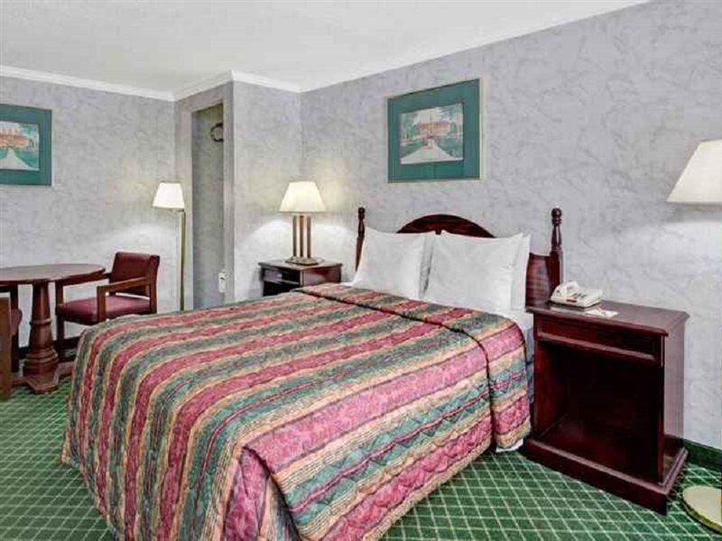 Days Inn Williamsburg Colonial Area Exterior photo