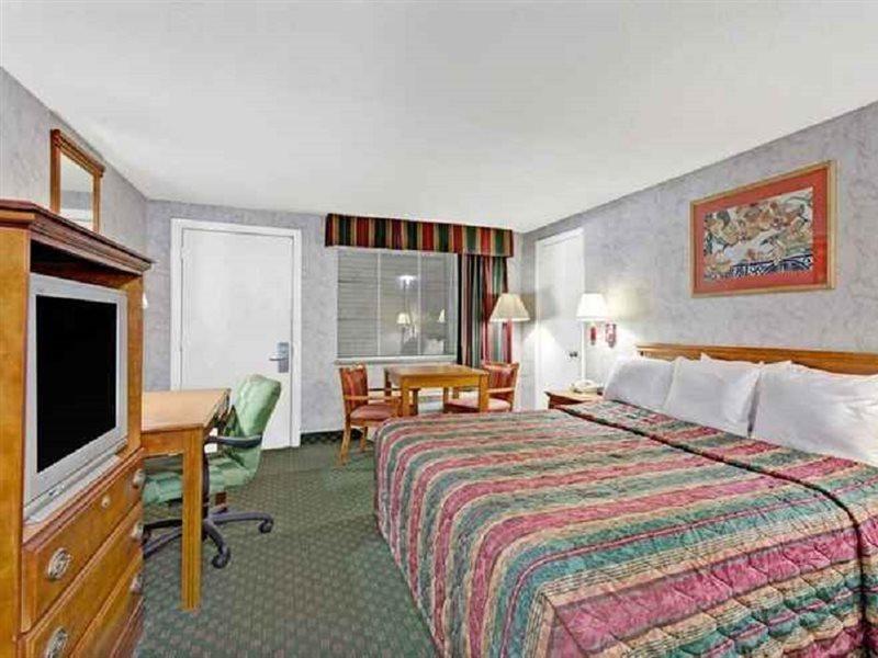 Days Inn Williamsburg Colonial Area Exterior photo