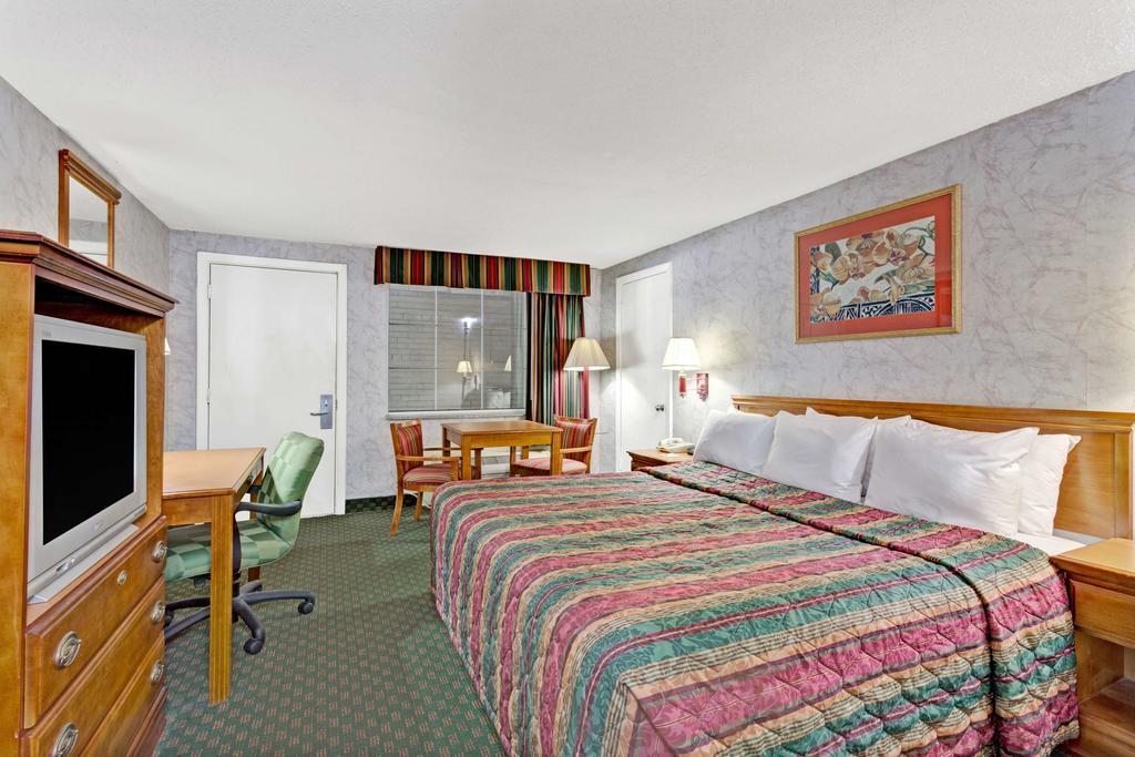 Days Inn Williamsburg Colonial Area Exterior photo