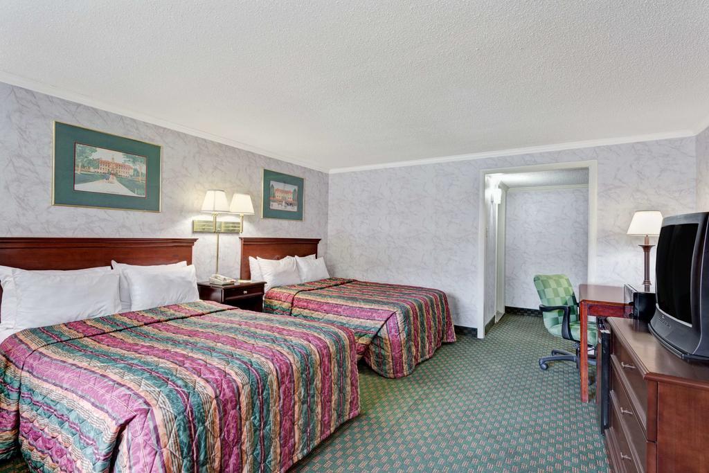 Days Inn Williamsburg Colonial Area Exterior photo