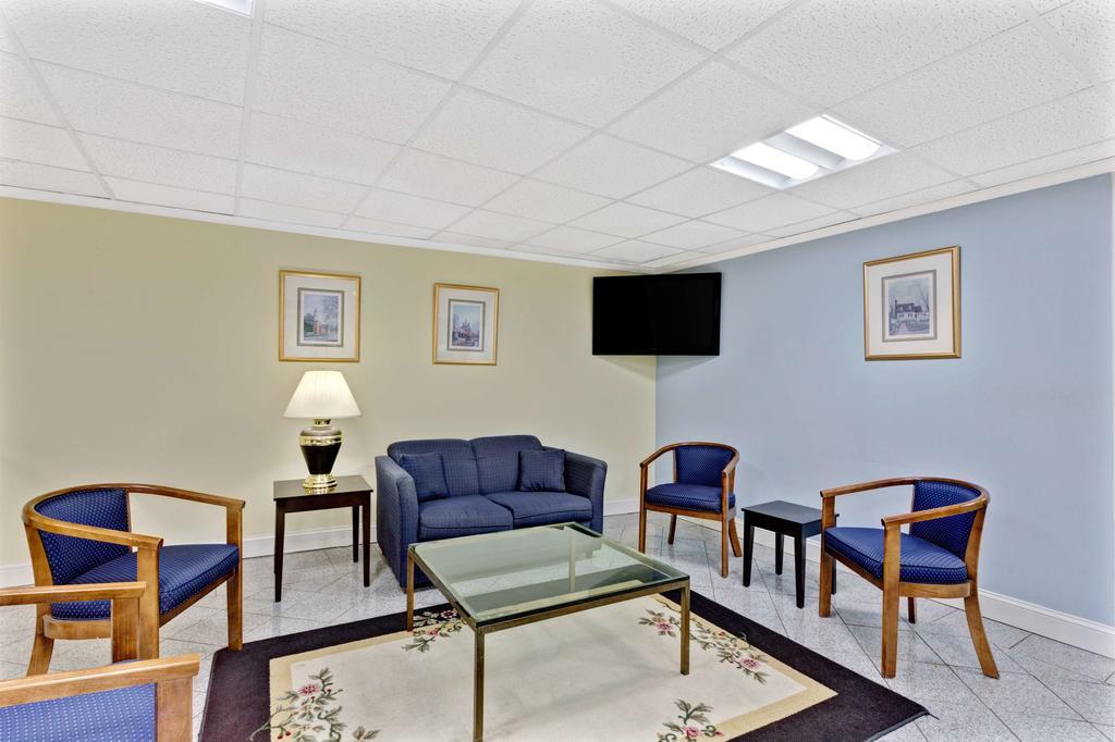 Days Inn Williamsburg Colonial Area Exterior photo